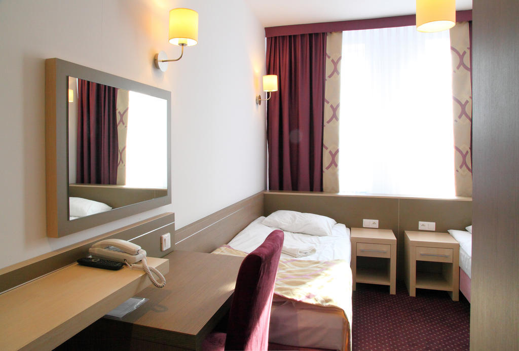 Arche Hotel Siedlce Oda fotoğraf